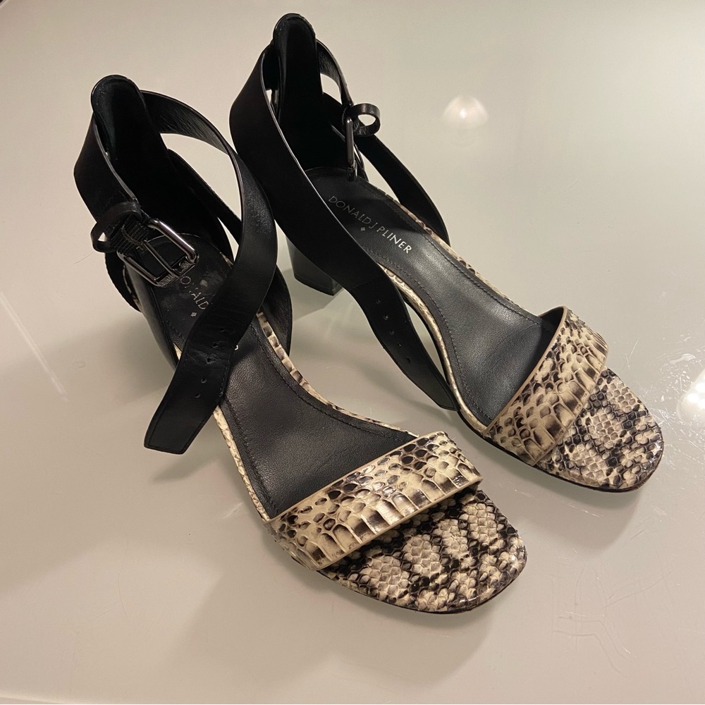 Donald J Pilner Embossed Leather Snake Heels Size 7